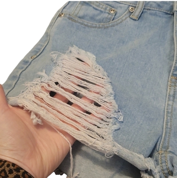 Pretty Little Things US sz 4 UK sz 8 denim distressed high waist shorts WS42 - Picture 2 of 5